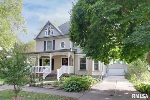 408 W 3rd St, Delavan, IL 61734 photo 2
