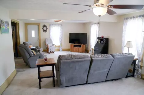 16207 E Cypress Rd, Canton, IL 61520 photo 2