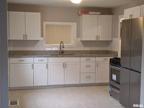1417 Loretta St, Pekin, IL 61554 photo 8