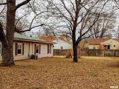 1417 Loretta St, Pekin, IL 61554 photo 3