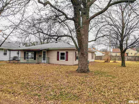 1417 Loretta St, Pekin, IL 61554 photo 2