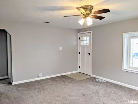 1417 Loretta St, Pekin, IL 61554 photo 5