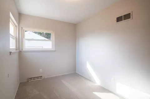 725 S Kickapoo Ln, Peoria, IL 61604 photo 36