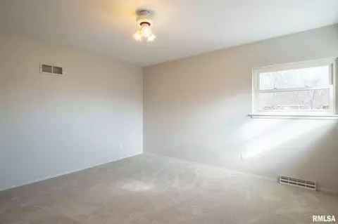 725 S Kickapoo Ln, Peoria, IL 61604 photo 30