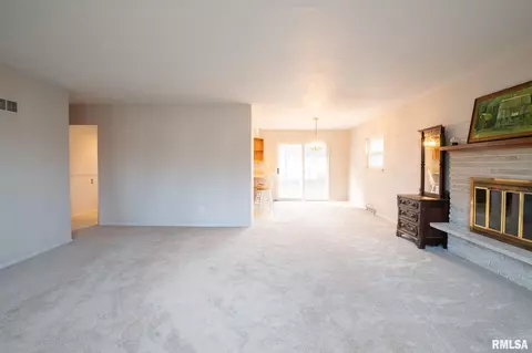 725 S Kickapoo Ln, Peoria, IL 61604 photo 7
