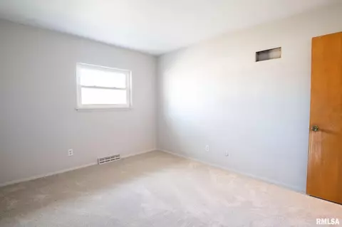 725 S Kickapoo Ln, Peoria, IL 61604 photo 34