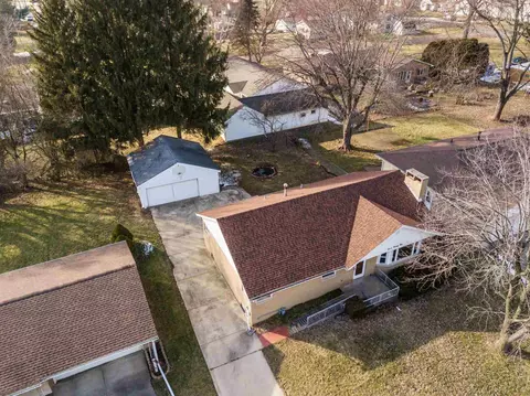 725 S Kickapoo Ln, Peoria, IL 61604 photo 4