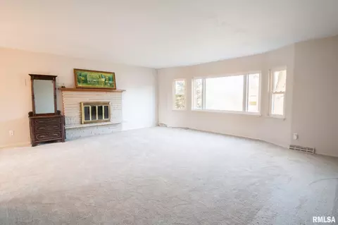 725 S Kickapoo Ln, Peoria, IL 61604 photo 9