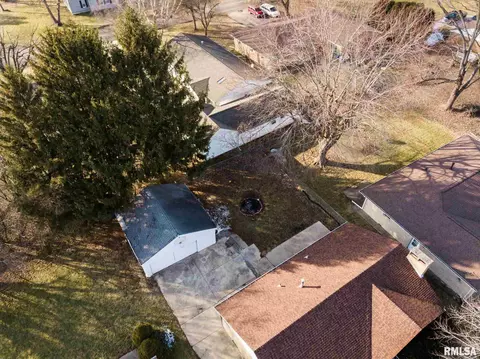 725 S Kickapoo Ln, Peoria, IL 61604 photo 3
