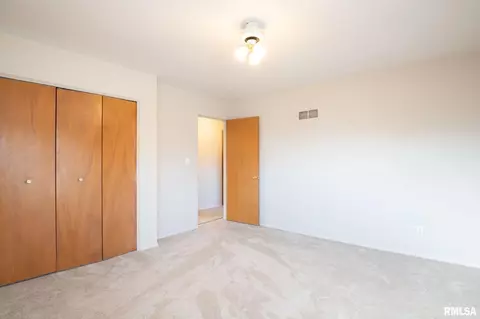 725 S Kickapoo Ln, Peoria, IL 61604 photo 32