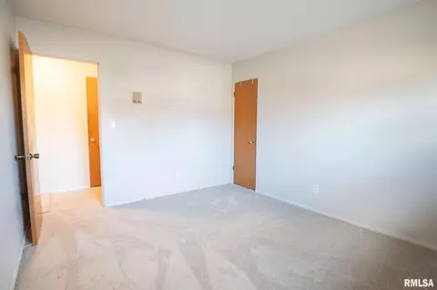 725 S Kickapoo Ln, Peoria, IL 61604 photo 33