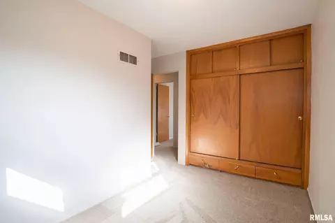 725 S Kickapoo Ln, Peoria, IL 61604 photo 35