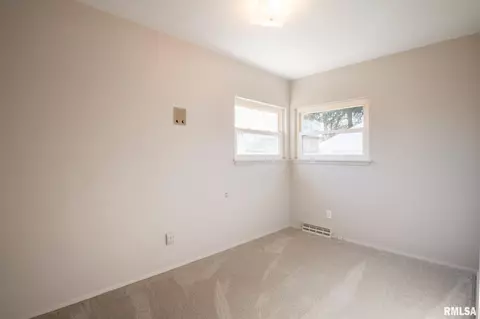 725 S Kickapoo Ln, Peoria, IL 61604 photo 28