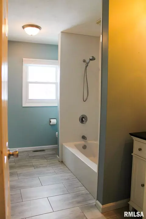 805 Curtis Ct, Eureka, IL 61530 photo 28