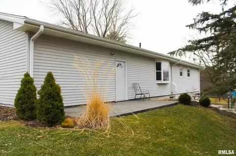 805 Curtis Ct, Eureka, IL 61530 photo 9