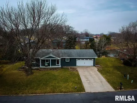 805 Curtis Ct, Eureka, IL 61530 photo 4