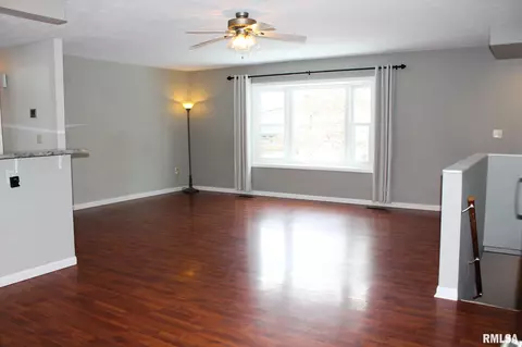 805 Curtis Ct, Eureka, IL 61530 photo 32