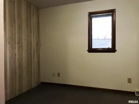 301 E Pearson St, Eureka, IL 61530 photo 13