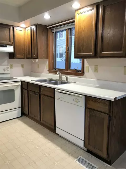 301 E Pearson St, Eureka, IL 61530 photo 6