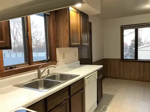 301 E Pearson St, Eureka, IL 61530 photo 3