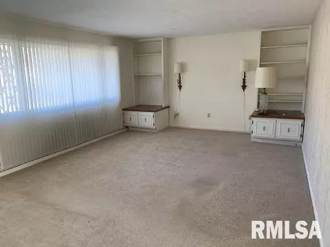 500 W Burton Ave, Eureka, IL 61530 photo 5