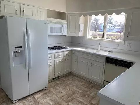 500 W Burton Ave, Eureka, IL 61530 photo 4