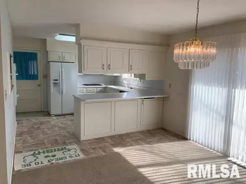 500 W Burton Ave, Eureka, IL 61530 photo 2