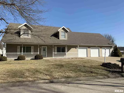1115 E Sycamore St, Canton, IL 61520 photo 1