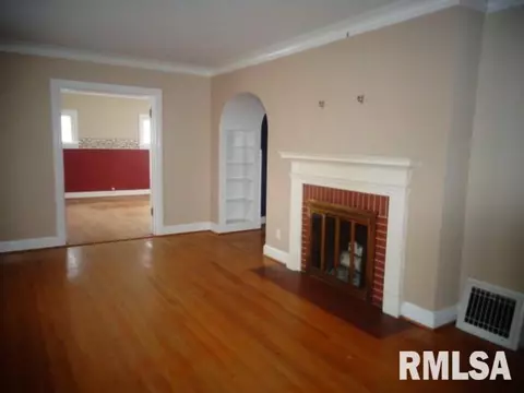 218 Embert Pl, Peoria, IL 61603 photo 4