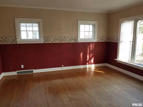 218 Embert Pl, Peoria, IL 61603 photo 9