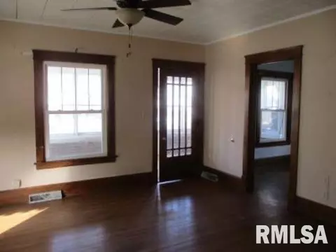 447 E Walnut St, Washburn, IL 61570 photo 3