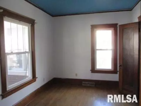 447 E Walnut St, Washburn, IL 61570 photo 11