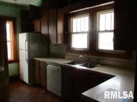 447 E Walnut St, Washburn, IL 61570 photo 9