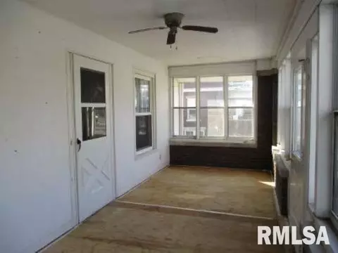 447 E Walnut St, Washburn, IL 61570 photo 2