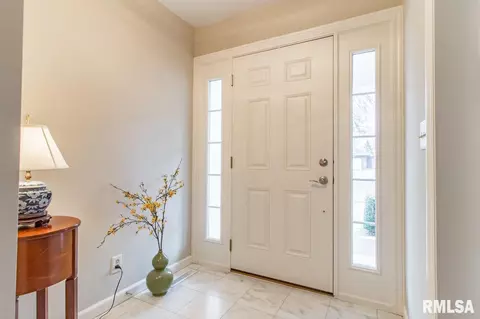 317 E Morningside Dr, Peoria, IL 61614 photo 3