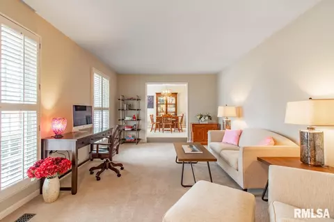 317 E Morningside Dr, Peoria, IL 61614 photo 4