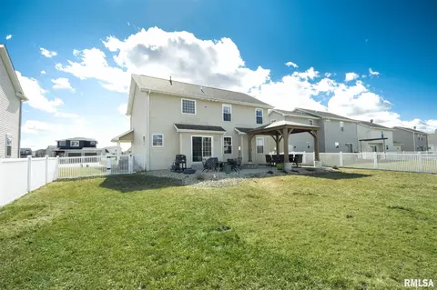 1503 Jadens Way, Washington, IL 61571 photo 2