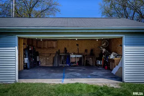 227 Herget St, Pekin, IL 61554 photo 28