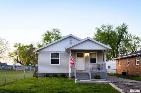 227 Herget St, Pekin, IL 61554 photo 2