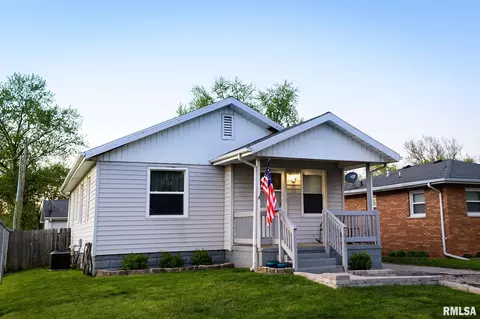 227 Herget St, Pekin, IL 61554 photo 1