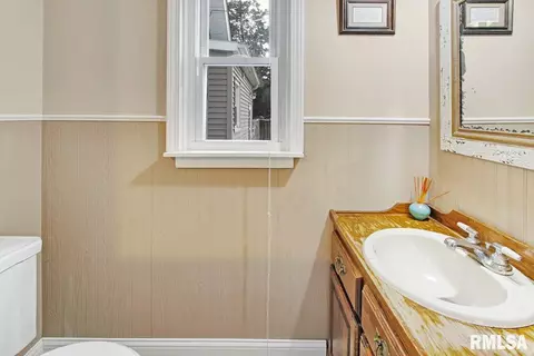 605 Eureka St, Eureka, IL 61530 photo 18