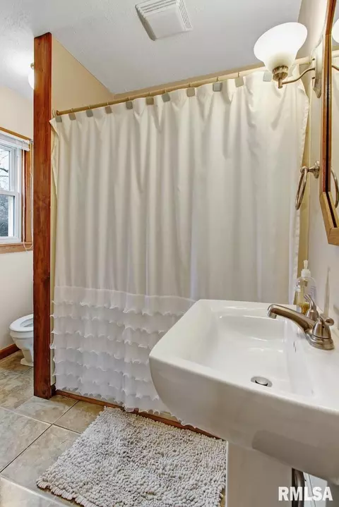 605 Eureka St, Eureka, IL 61530 photo 22