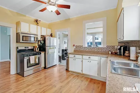 605 Eureka St, Eureka, IL 61530 photo 11