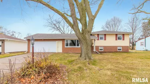 929 E Madison St, Morton, IL 61550 photo 1
