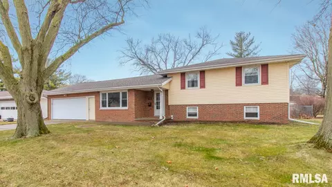 929 E Madison St, Morton, IL 61550 photo 2