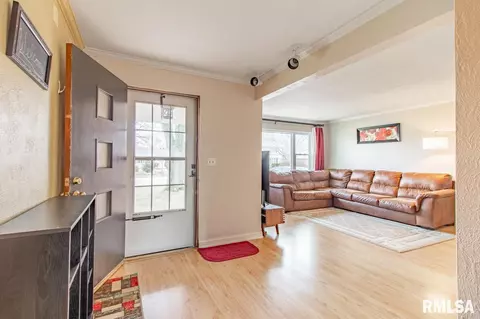 929 E Madison St, Morton, IL 61550 photo 5