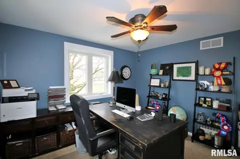 301 Parkway Dr, Eureka, IL 61530 photo 35