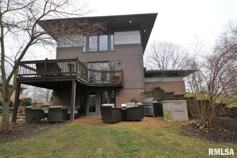 301 Parkway Dr, Eureka, IL 61530 photo 6