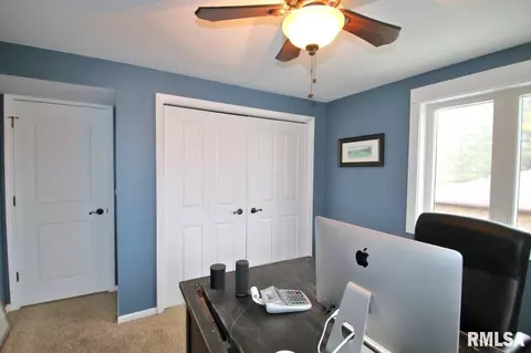 301 Parkway Dr, Eureka, IL 61530 photo 36