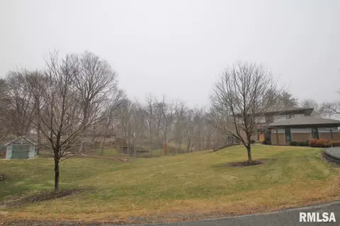 301 Parkway Dr, Eureka, IL 61530 photo 5